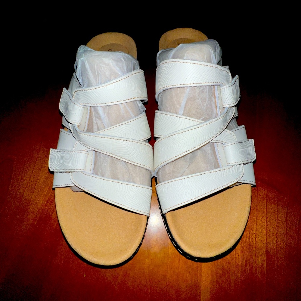 Women’s size 12 W Clark’s brand style is Merliah Karl White